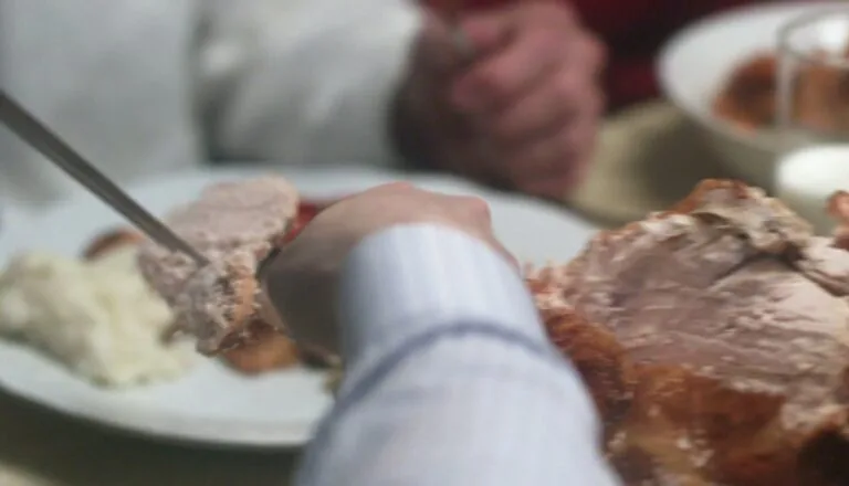 Момент из 16 серии 5 сезона